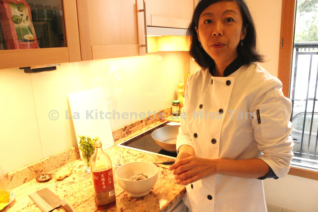 Margot Zhang dans sa cuisine