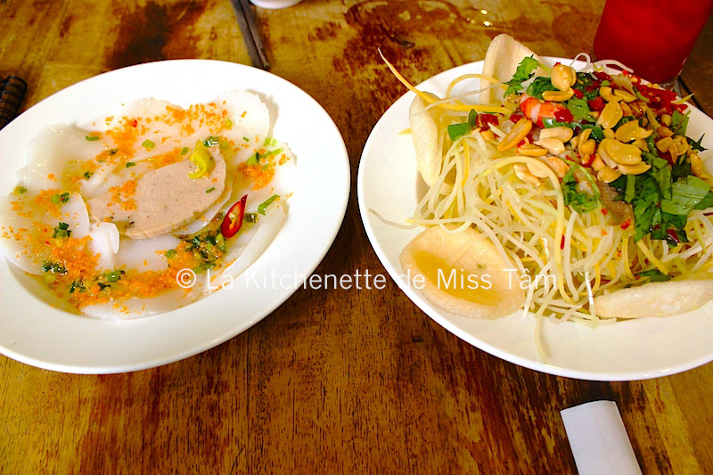 Banh bèo de Saigon (plat de gauche) dégustés au Vietnam.