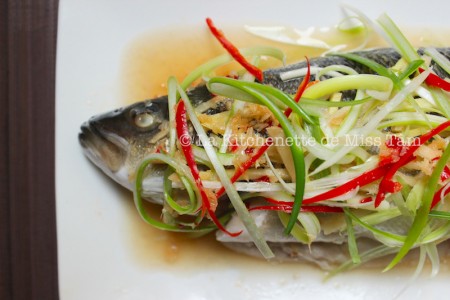 Poisson au gingembre à la vapeur (cá hấp hành gừng) - La kitchenette de ...